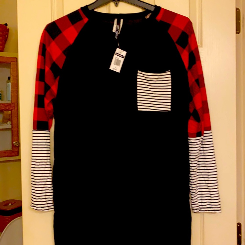 Black, White & Red top NWT